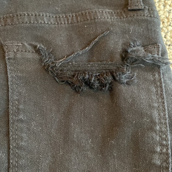 Vervet Black Distressed Stretchy Shorts Size XS in Like New Condition - Picture 5 of 10